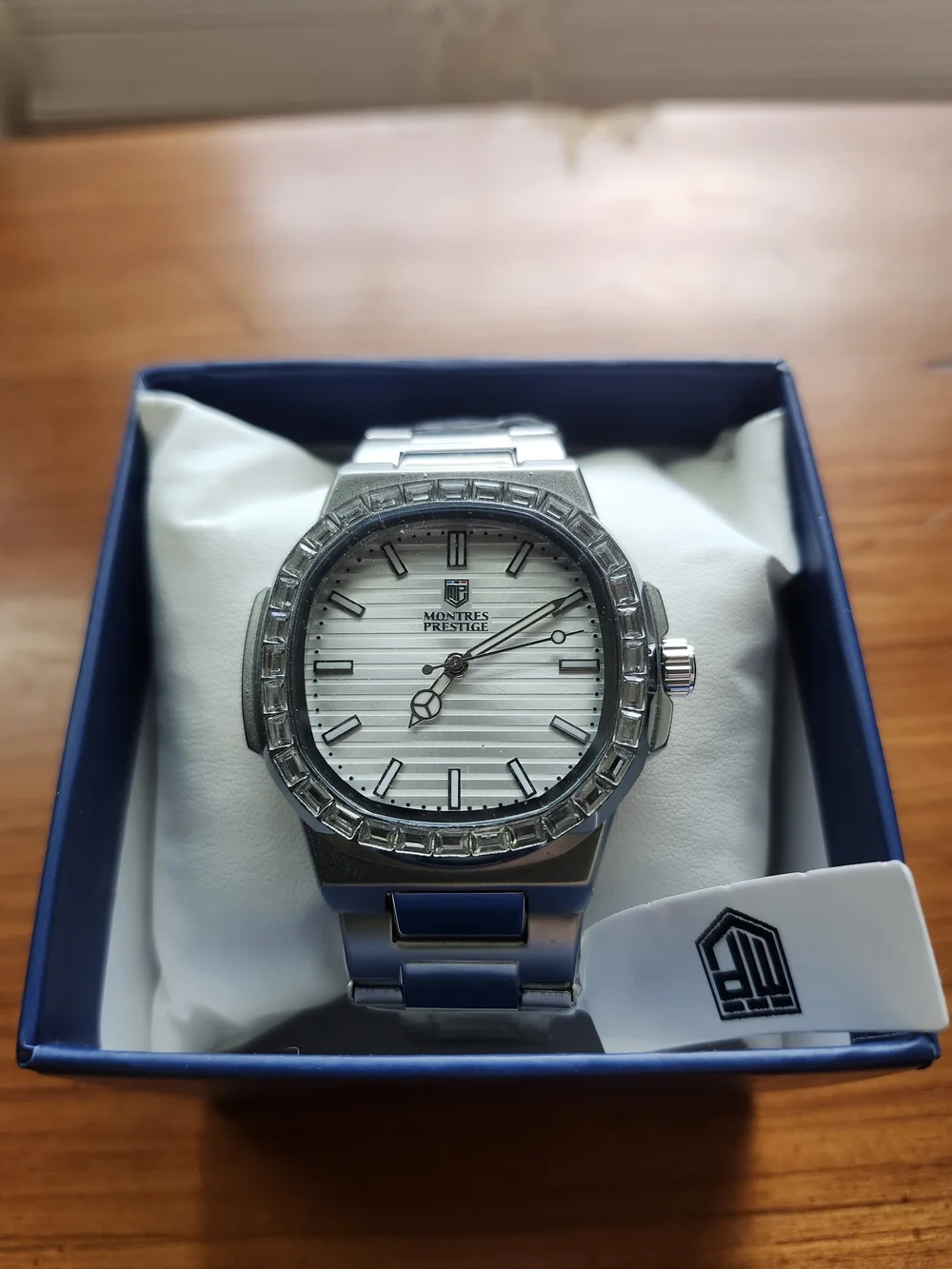 Invicta Montres Prestige Silver Crystal Bezel Watch with White Dial